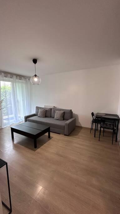 Appartement A Fleury-Merogis Proche De Paris Exterior foto